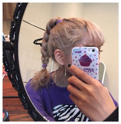 ヘアは三つ編みに／ぺこ公式ブログ（Ameba）より