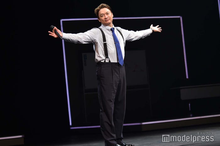 拍手を浴びる香取慎吾 (C)モデルプレス