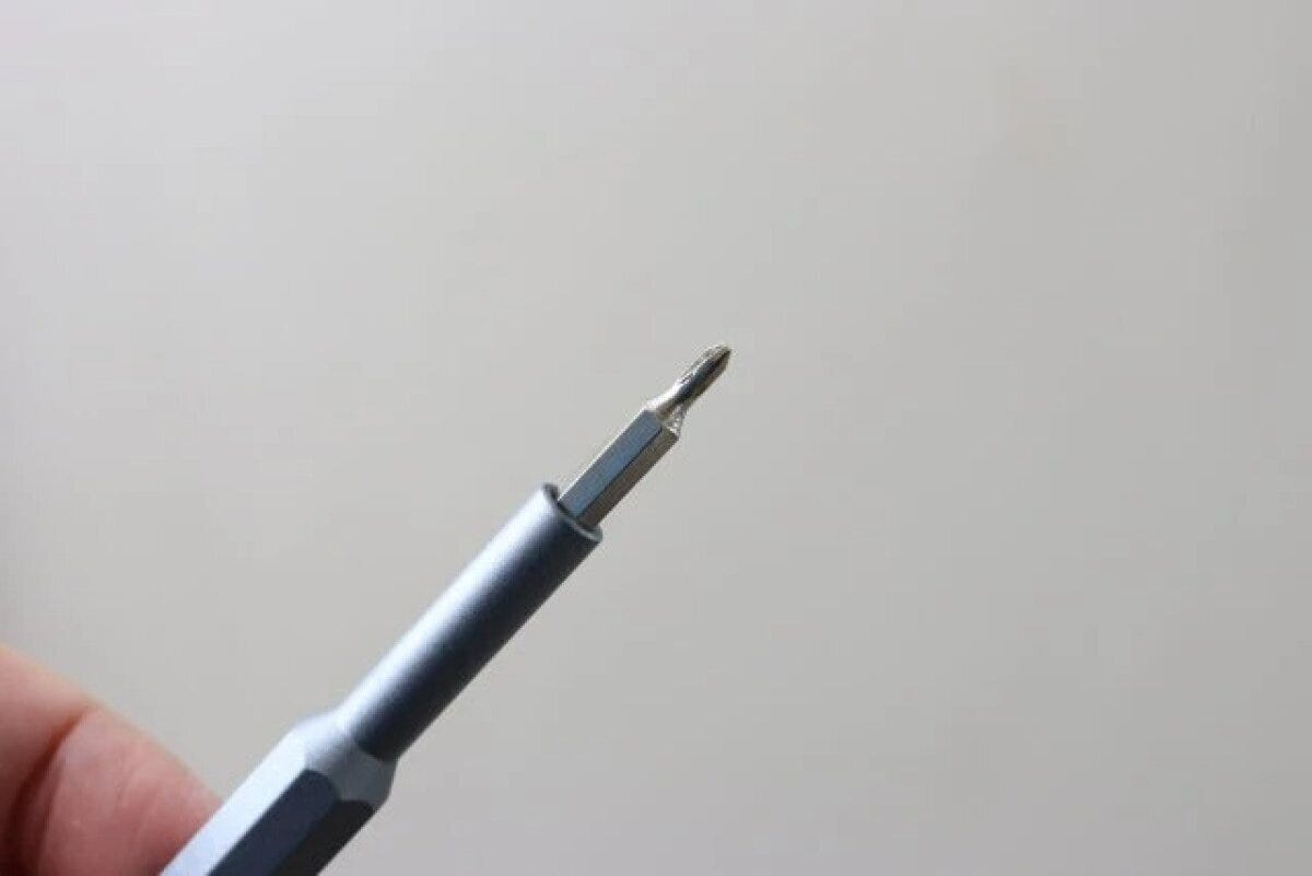 ダイソーの24IN1ドライバーセット（ケース付）の使用例