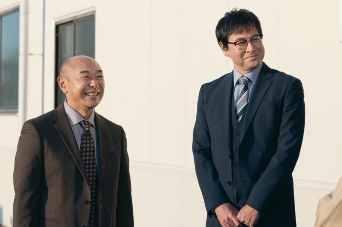 高橋克実、鈴木浩介「スタンドUPスタート」第6話より(C)フジテレビ