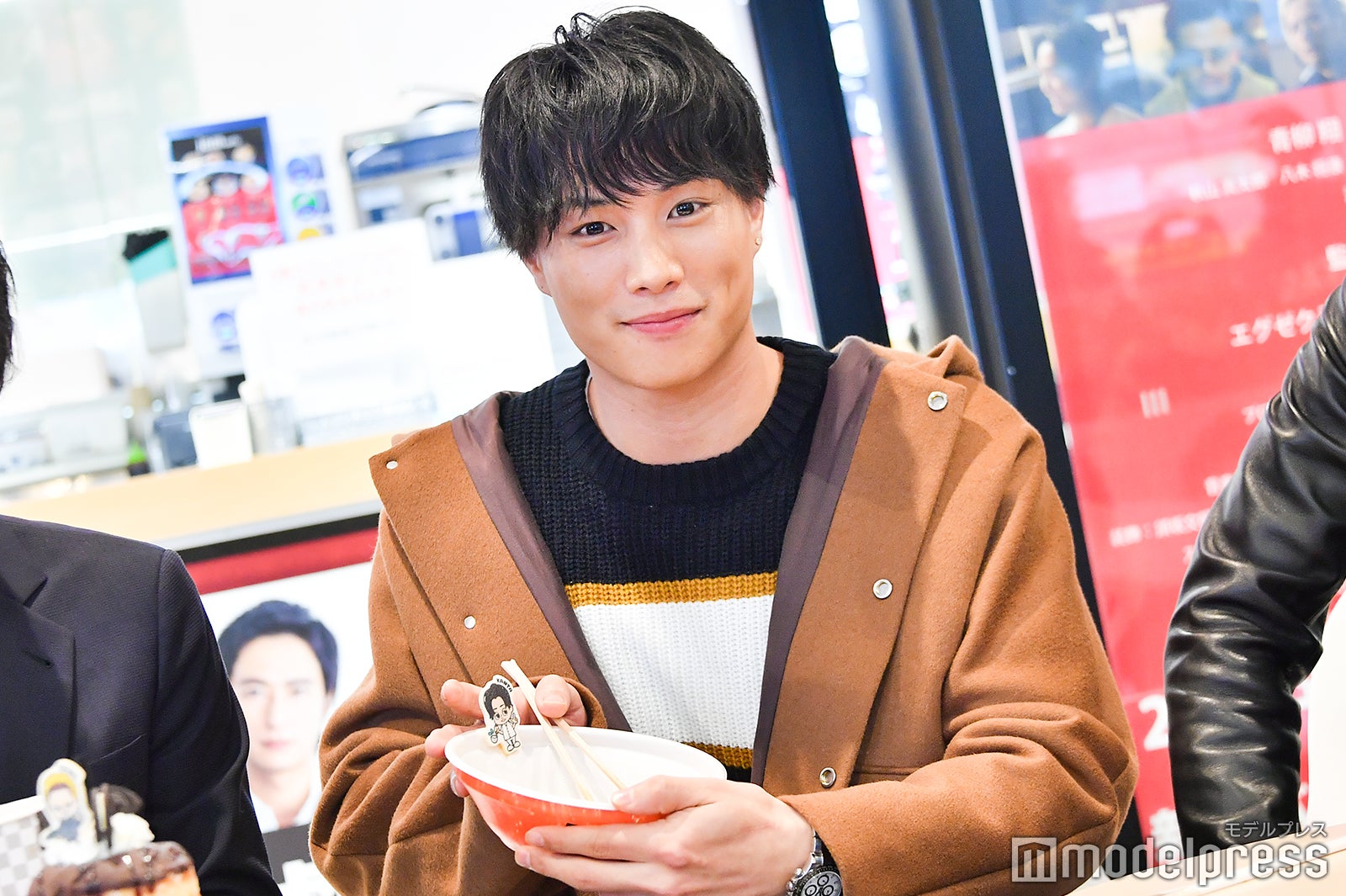 ラーメン“完食”／鈴木伸之（C）モデルプレス