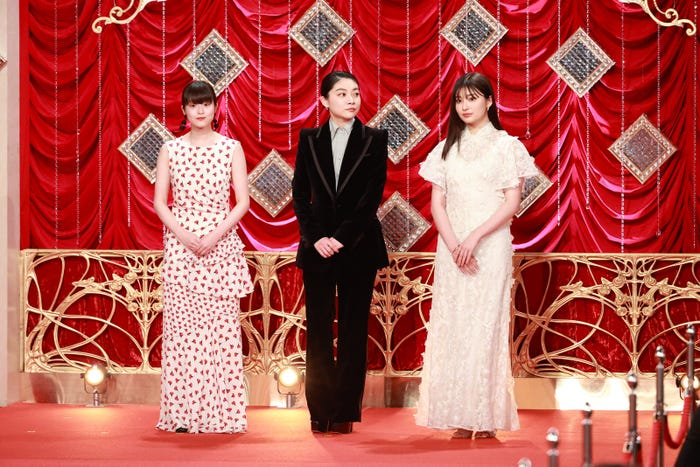今田美桜、三浦透子、吉川愛(C)東京写真記者協会