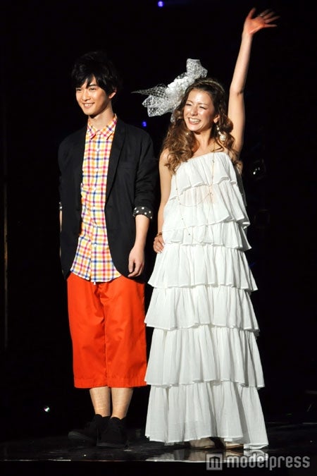 （写真左から）千葉雄大、スザンヌ