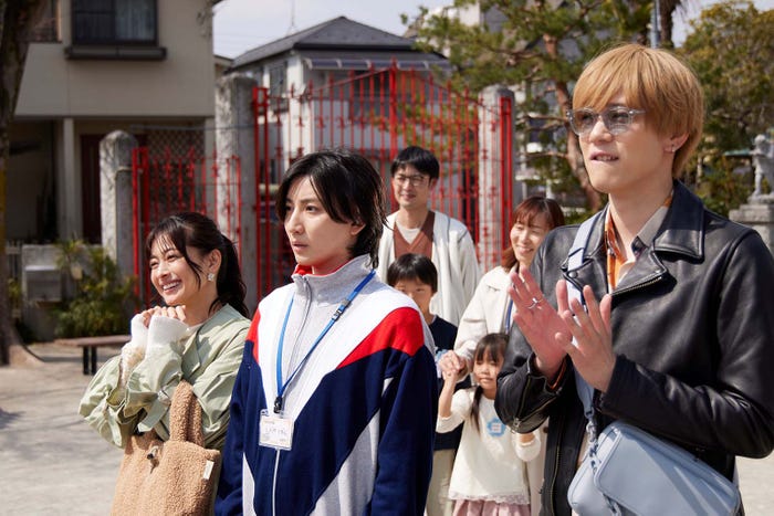 乙葉、京本大我、内藤秀一郎「お迎え渋谷くん」第2話より(C)カンテレ