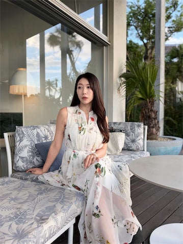 40歳"美しすぎる気象予報士"、ノースリーブ&脚透けワンピースで魅了「めちゃくちゃ綺麗～！」
