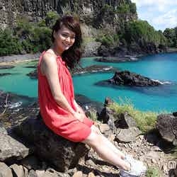 多部未華子、輝く白肌あらわに “海の楽園”で絶景を巡る