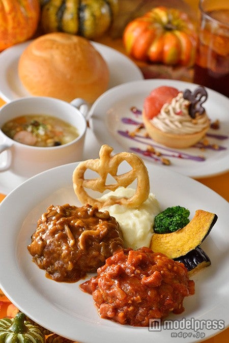 TDL：「プラザパビリオン・レストラン」スペシャルセット￥1940（C）Disney