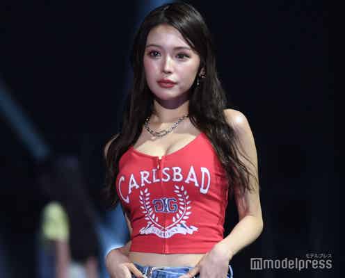 「nuts」せいせい、ミニ丈キャミで美バスト際立つ【沖縄コレクション2024】