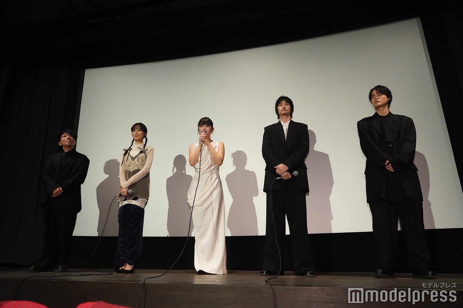 （左から）川村誠監督、恒松祐里、蒔田彩珠、栁俊太郎、結木滉星（C）モデルプレス