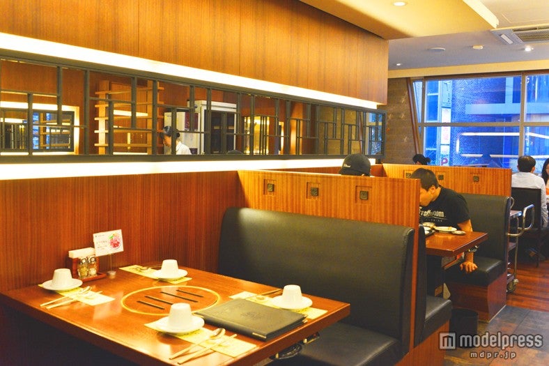 高級店にふさわしい落ち着いた内装