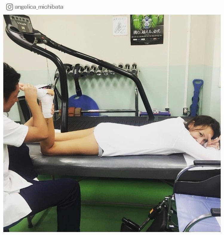 リハビリに励む道端アンジェリカ／Instagramより