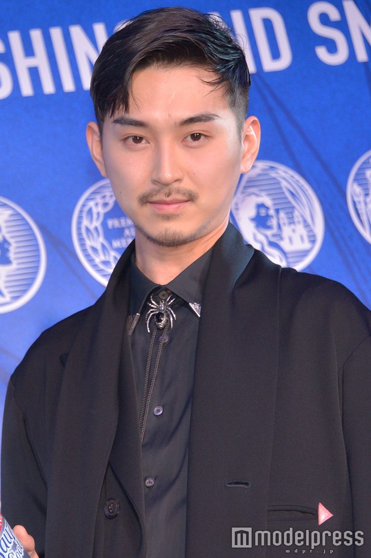 画像5 8 松田翔太 素敵な夫婦写真になりました 妻 秋元梢との2ショット表紙に反響 モデルプレス