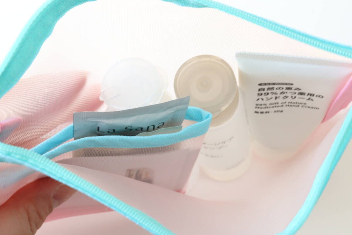 ミニポケット付メッシュポーチ　収納力