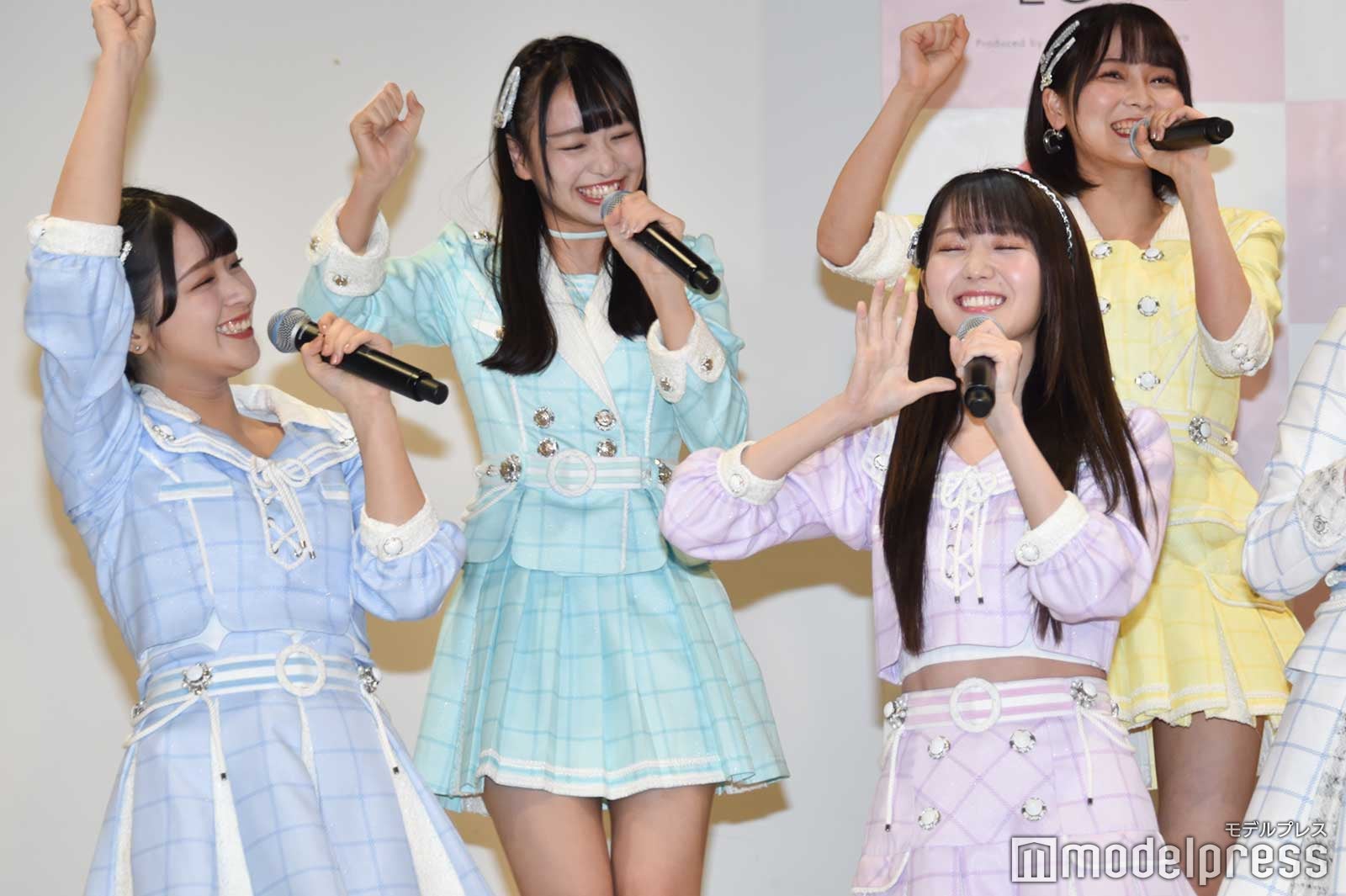 永野とともに全力で「ラッセン」ネタをする＝LOVE （C）モデルプレス