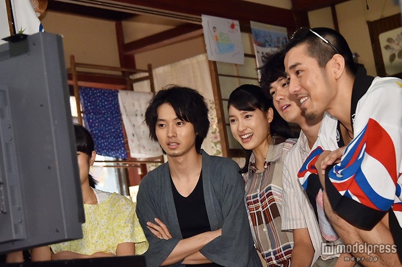 ラストシーンをモニターでチェック