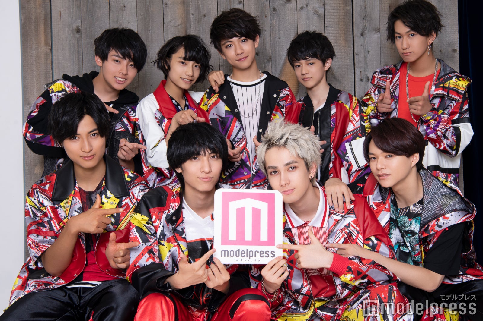 SUPER★DRAGON（前列左から）颯、毅、ジャン、玲於（後列左から）和哉、楽、洸希、壮吾、彪馬（C）モデルプレス