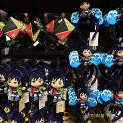 チケットホルダー2,600円、カチューシャ3,400円、ぬいぐるみキーチェーン2,900円(C)モデルプレス