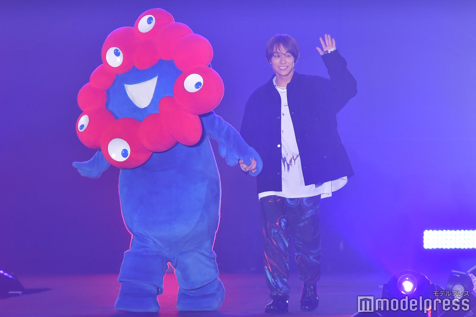 ミャクミャク、山下幸輝（C）モデルプレス