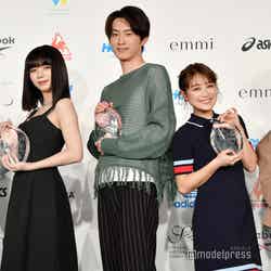 「スニーカーベストドレッサー賞 2020」を受賞した（左から）emma、池田エライザ、杉野遥亮、鈴木奈々、YURINO（C）モデルプレス