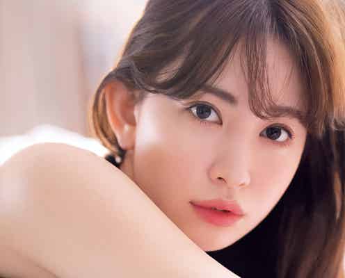 小嶋陽菜、美谷間チラリ グラビアカムバックで色気開放
