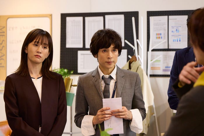 前田敦子、鈴木保奈美「人事の人見」第1話(C)フジテレビ