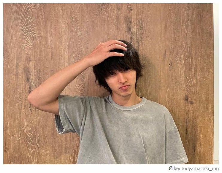 山崎賢人、髭姿でヘアカット報告「最高」「かっこよすぎ」とファン歓喜
