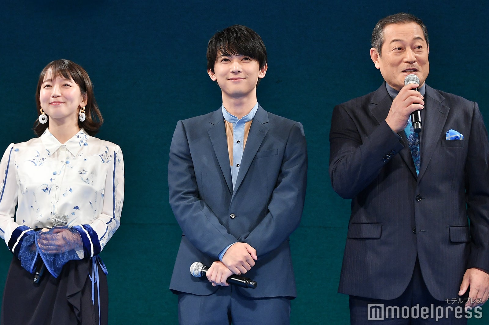 （左から）吉岡里帆、吉沢亮、松平健 （C）モデルプレス