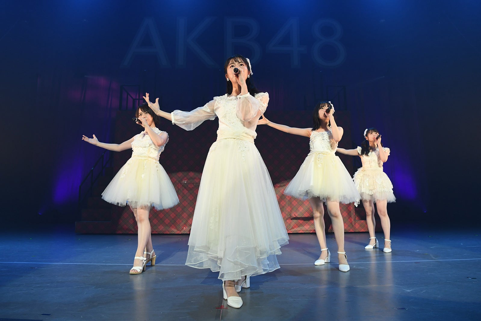 Akb48グループ総監督 向井地美音 横山由依 全国ツアー千秋楽で涙 セットリスト モデルプレス