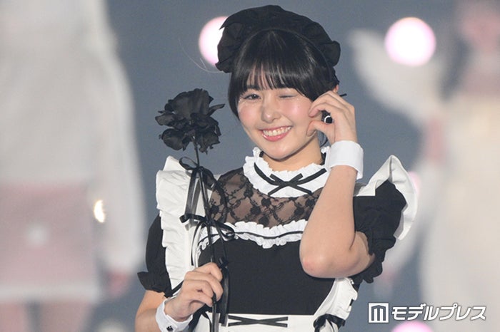 頓知気さきな、メイド姿で美脚披露 ウインクで会場悩殺【関西コレクション 2024 A／W】