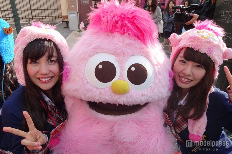 卒業旅行を満喫する山田菜々（右）、藪下柊（左）／（C）関西テレビ