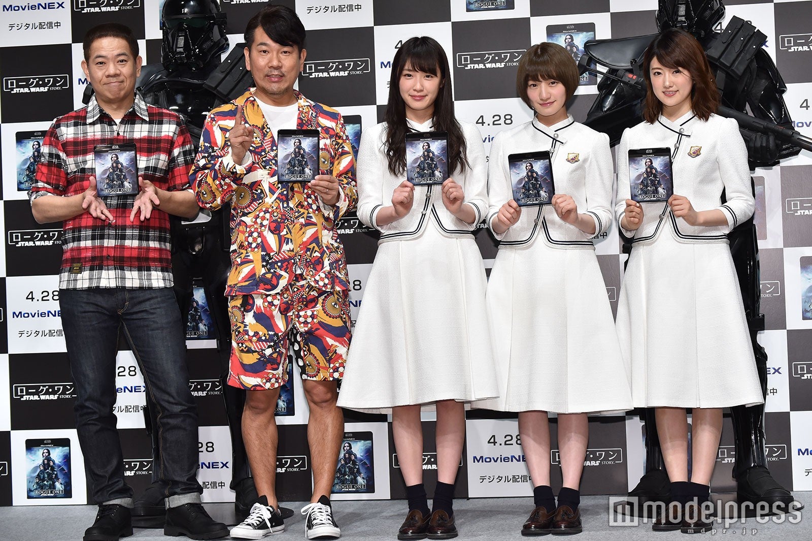 （左から）原西孝幸、藤本敏史、高山一実、中田花奈、樋口日奈（C）モデルプレス