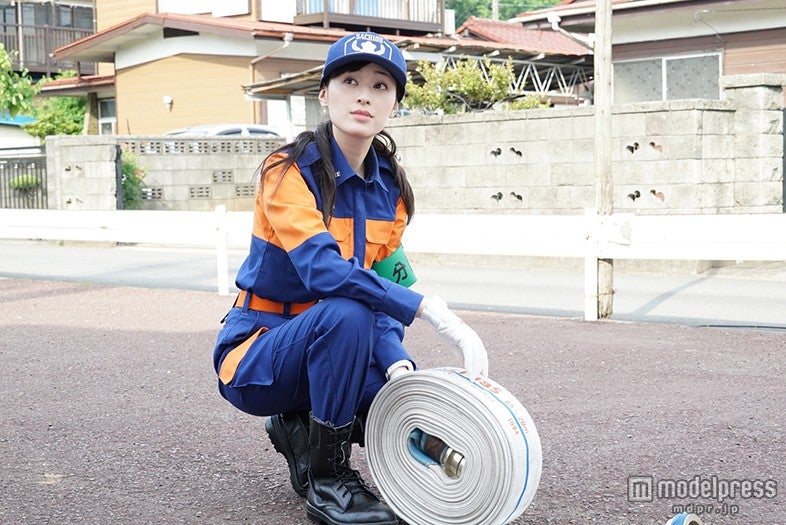 消防団のリーダー的存在を演じる栗山千明（C）関西テレビ