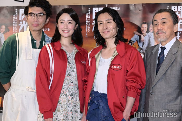 (左から)片桐仁、黒木華、安田章大、佐藤B作 (C)モデルプレス