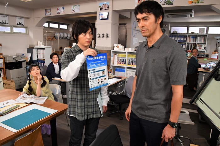 阿部寛(右)/(C)カンテレ