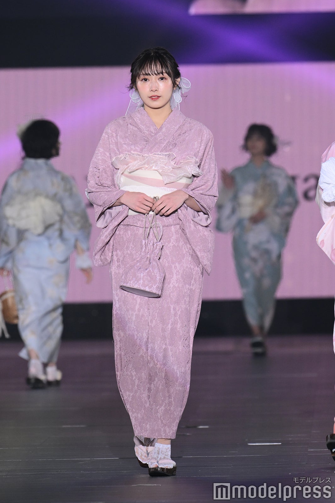 渡辺梨加「関コレ 2023 S／S」より（C）モデルプレス