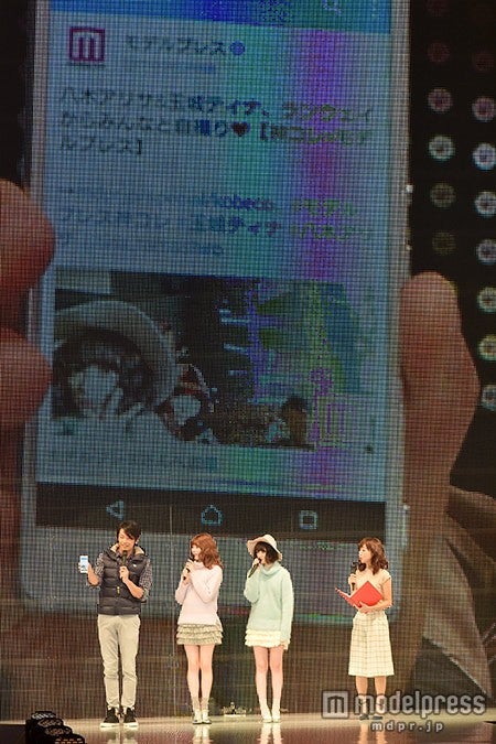 （左から）敦士、八木アリサ、玉城ティナ、豊崎由里絵MBSアナウンサー