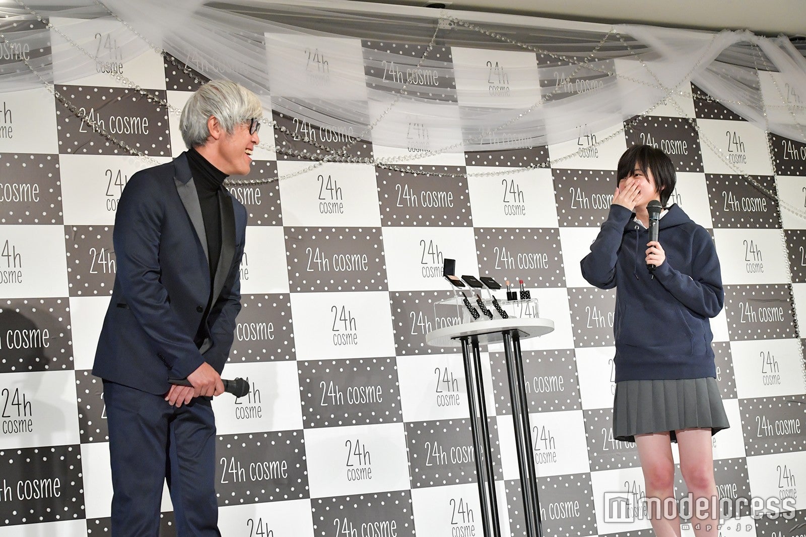 成田洋一氏、平手友梨奈（C）モデルプレス