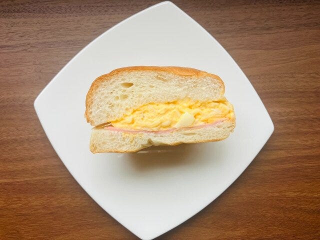 ローソン　もちもちベーグルサンド　ごろごろチーズとマカロニたまご　全体像