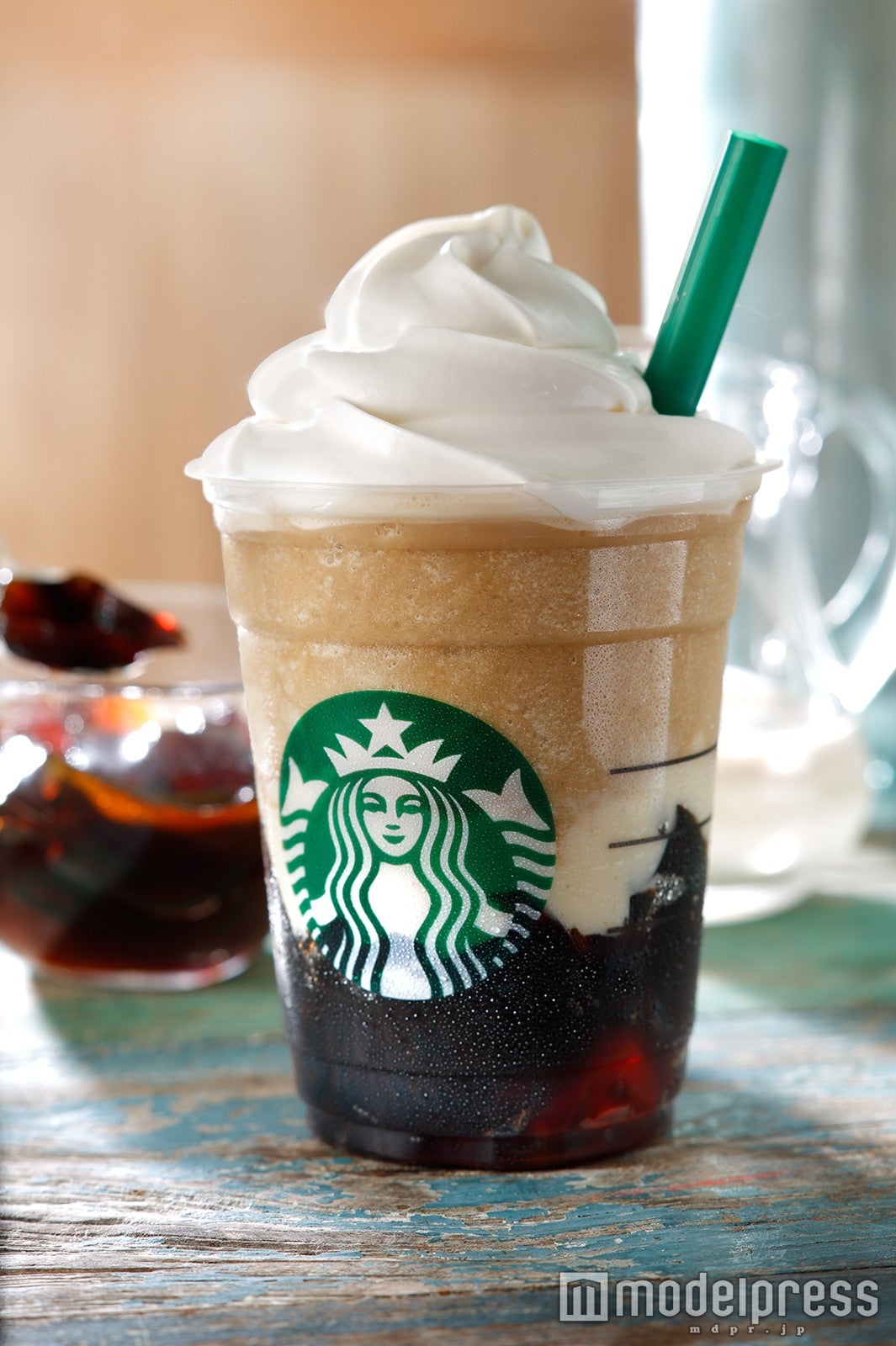 「コーヒー ジェリー＆クリーミー バニラ フラペチーノ（R）」Tall￥590（税抜）