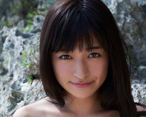 “今ドキの巨乳系女子大生”☆HOSHINO、バンドゥビキニからこぼれるGカップバストに釘付け