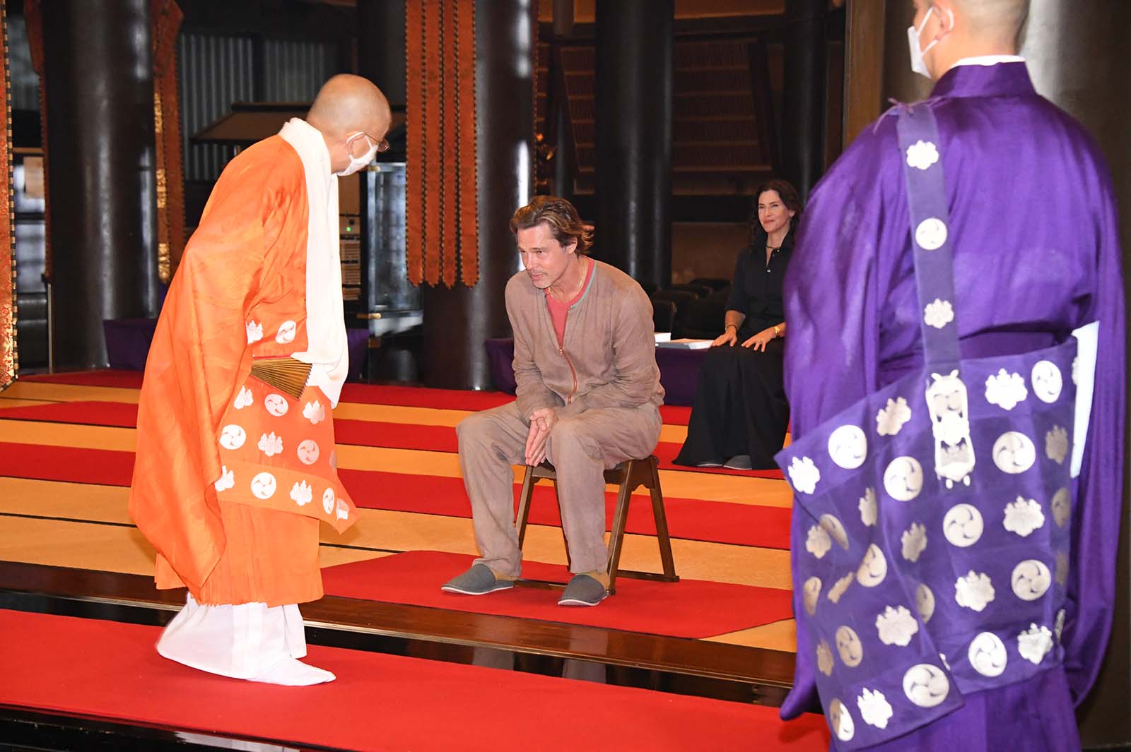 厄除け中のブラッド・ピット（提供写真）