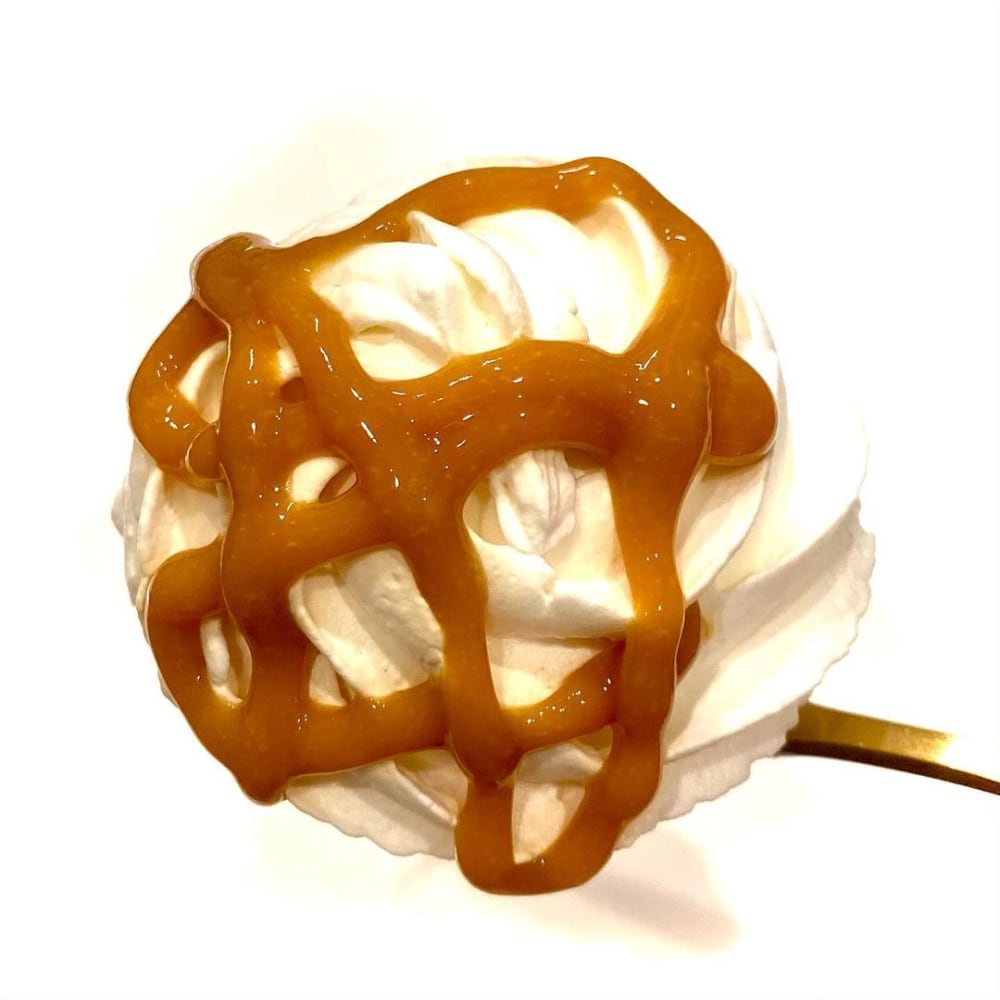 ファミリーマートの「クリームほおばるキャラメルショコラ」