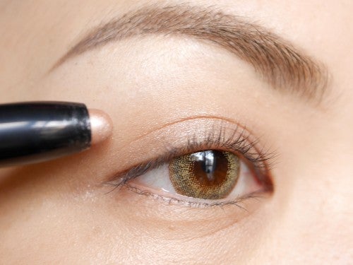 仕上がりが格段に変わるアイシャドウベース