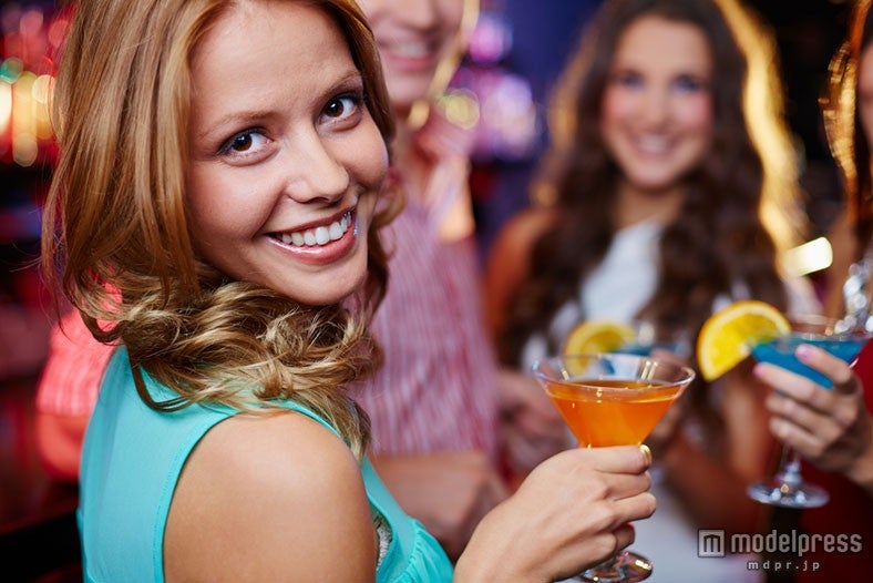 女友達と楽しいクリスマスを（Photo by Pressmaster／shutterstock）