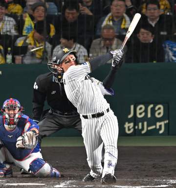 阪神が逆転勝ち 森下が決勝の7号ソロ 根尾から左中間席へ運ぶ 首位ヤクルトと0.5差に迫る