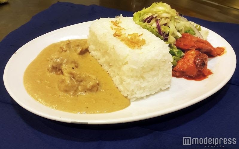 「ダムチキン・ダムカレー」1,200円（ソフトドリンク付き、税込）／画像提供：東京ミッドタウンマネジメント