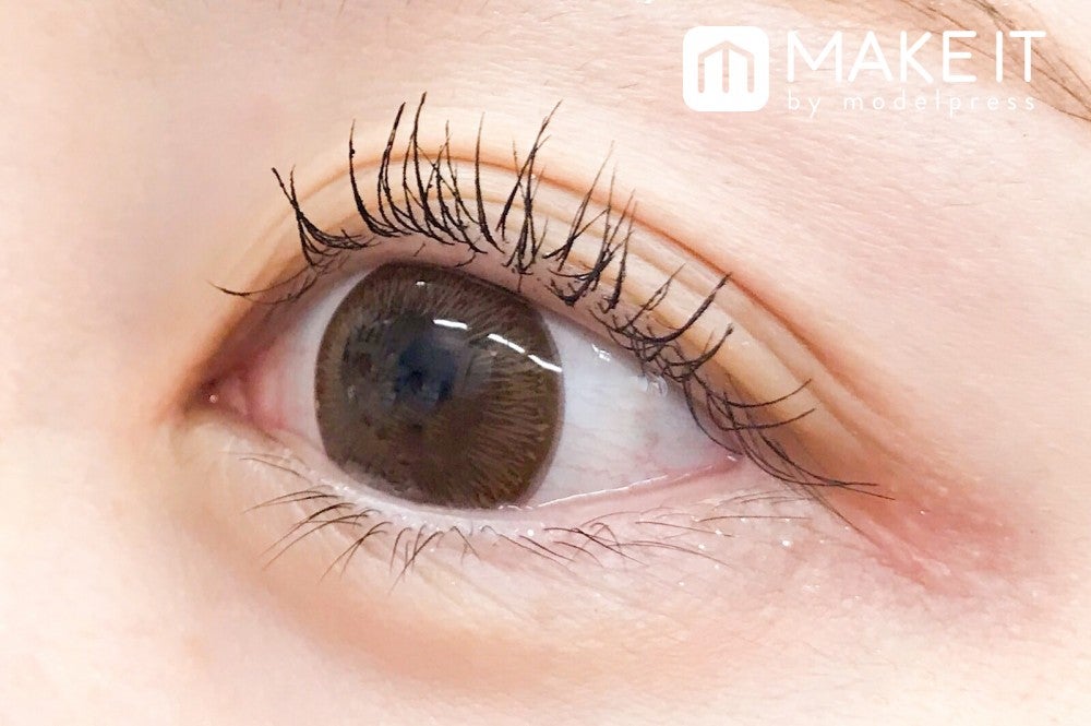 存在感あるボリュームまつ毛に (C)メイクイット