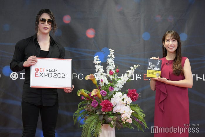 ROLAND、鷲見玲奈(C)モデルプレス