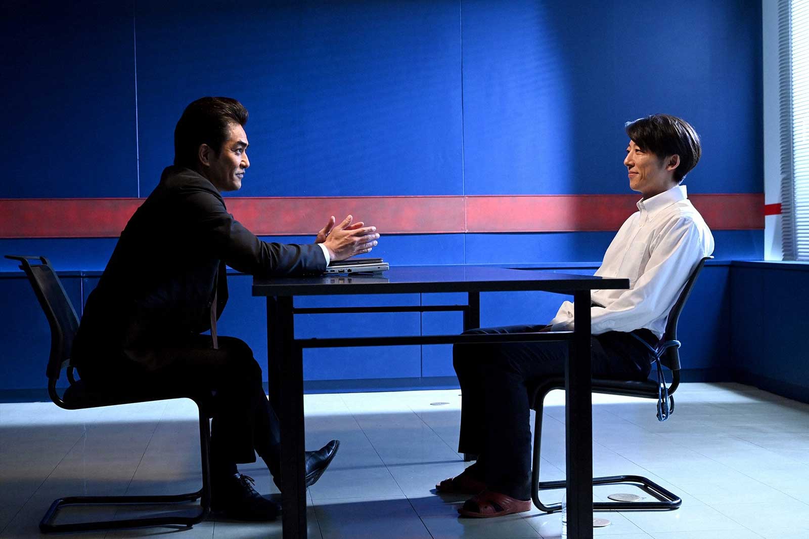 北村一輝、高橋一生「国と地獄 ～サイコな2人～」最終話より（C）TBS