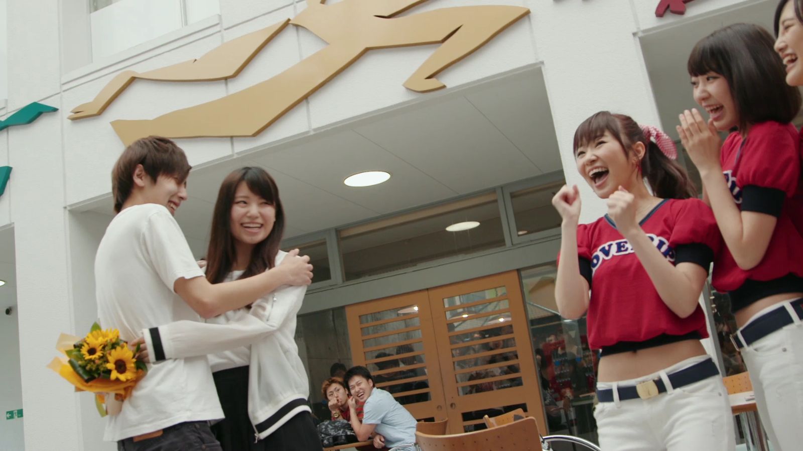 AKB48「LOVE TRIP」MVより